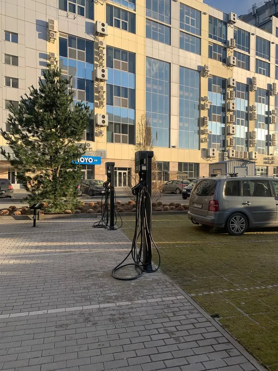 Зарядна станція EcoStatus — Бізнес-центр, Львів